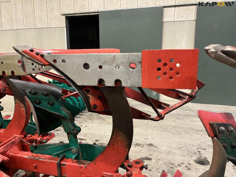 Kverneland EG100 6 furrow reversible plough with soil packers 10