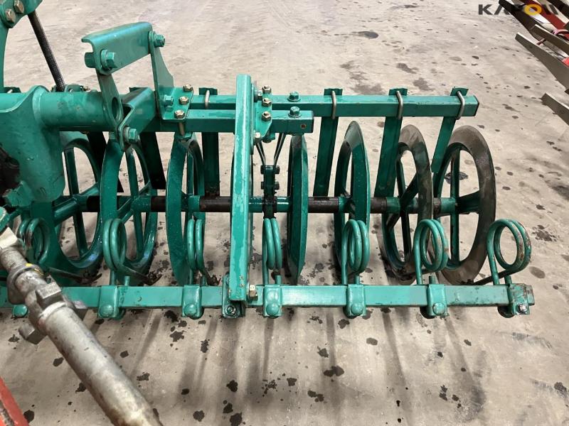 Kverneland EG100 6 furrow reversible plough with soil packers 20