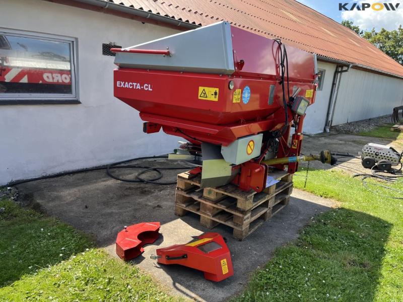 Kverneland Exacta-CL fertilizer spreader 3
