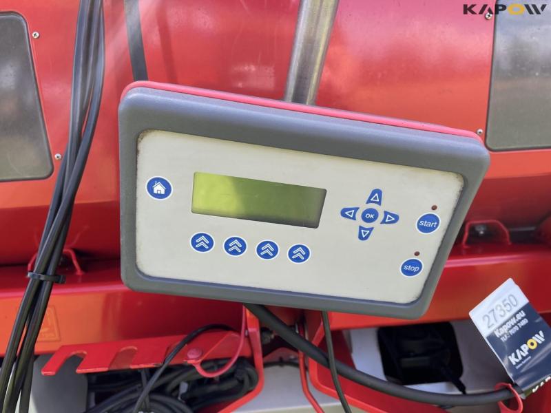 Kverneland Exacta-CL fertilizer spreader 10