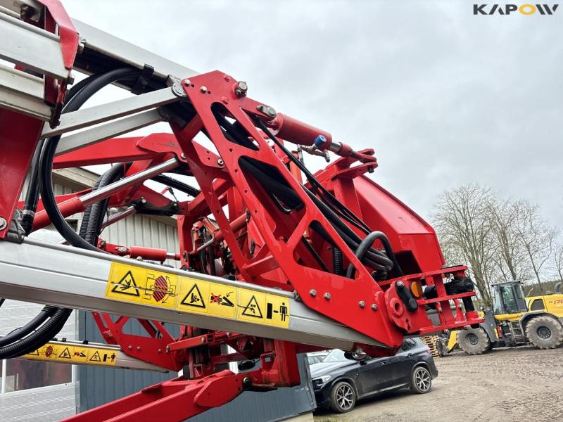 Kverneland IXtrack C60 sprayer 38