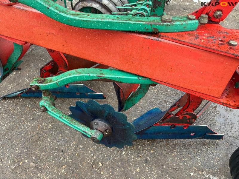 Kverneland LD 100 reversible plow with Packomat S  13