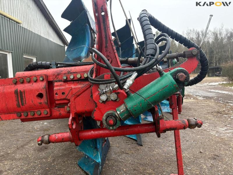 Kverneland LD 100 reversible plow with Packomat S  31