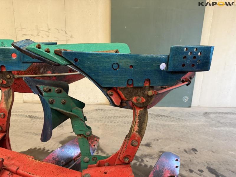 Kverneland LD100 plow 17