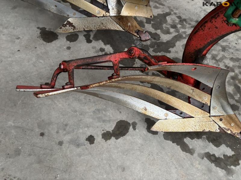Kverneland PG100 8 furrow plough 27