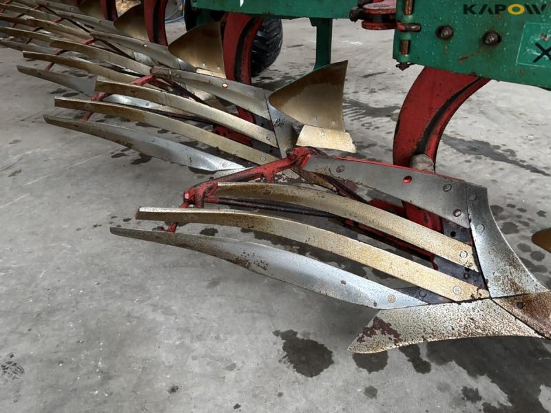 Kverneland PG100 8 furrow plough 31