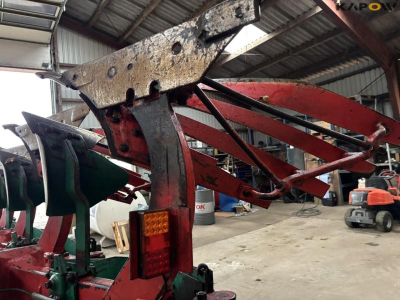 Kverneland PG100 8 furrow plough 39