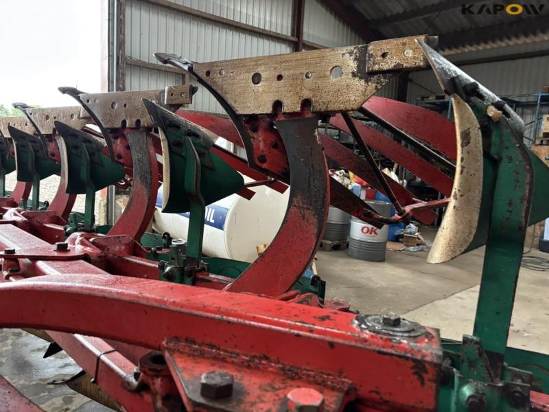 Kverneland PG100 8 furrow plough 43