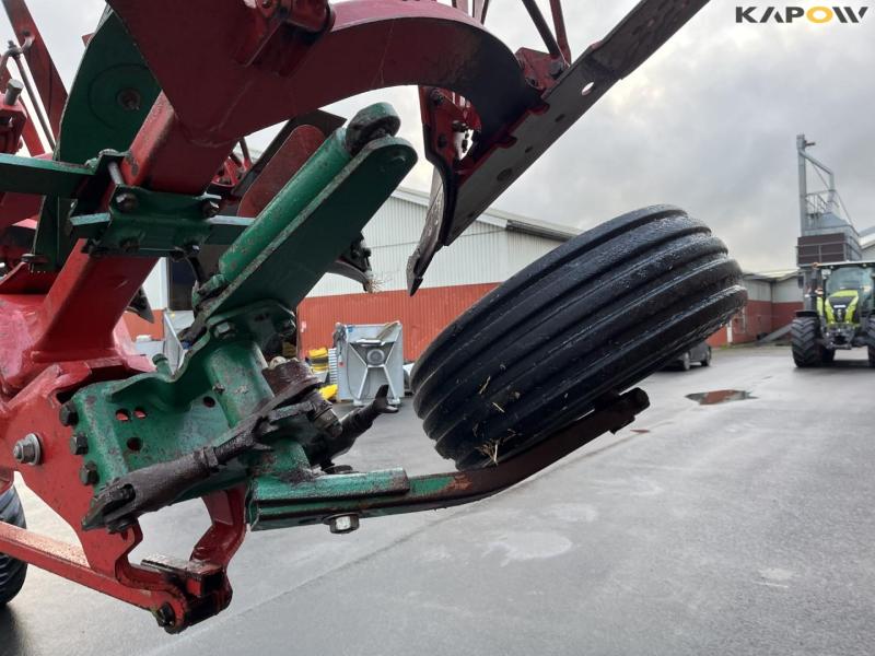 Kverneland PW 100 10 furrow reversible plough 28