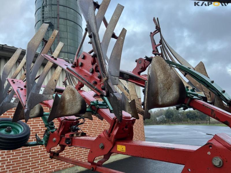Kverneland PW 100 10 furrow reversible plough 32