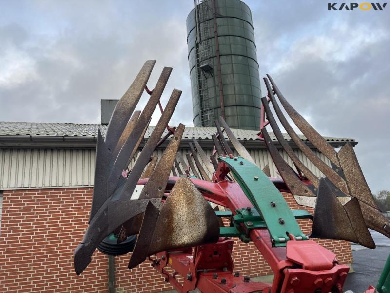 Kverneland PW 100 10 furrow reversible plough 33