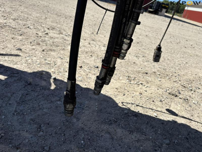 Kverneland PW 100 8 furrow reversible plough 18