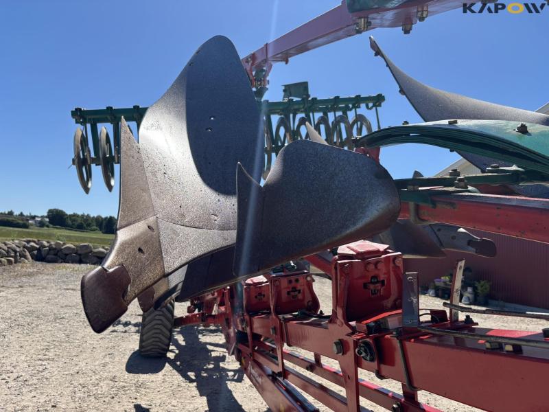 Kverneland PW 100 8 furrow reversible plough 29