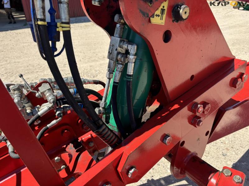 Kverneland PW 100 8 furrow reversible plough 42