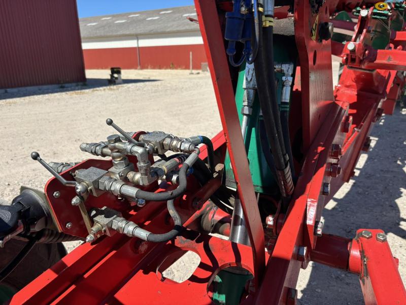 Kverneland PW 100 8 furrow reversible plough 49