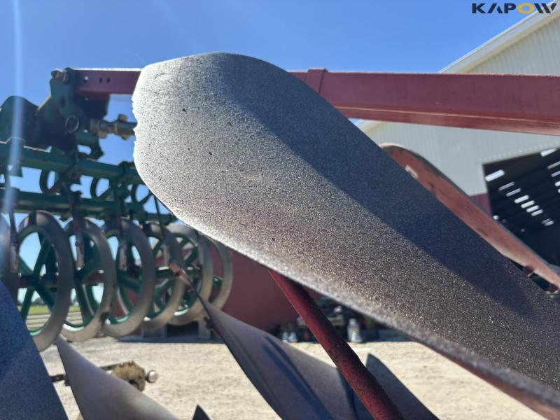 Kverneland PW 100 8 furrow reversible plough 54