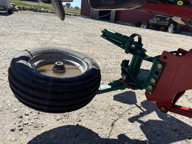 Kverneland PW 100 8 furrow reversible plough 58