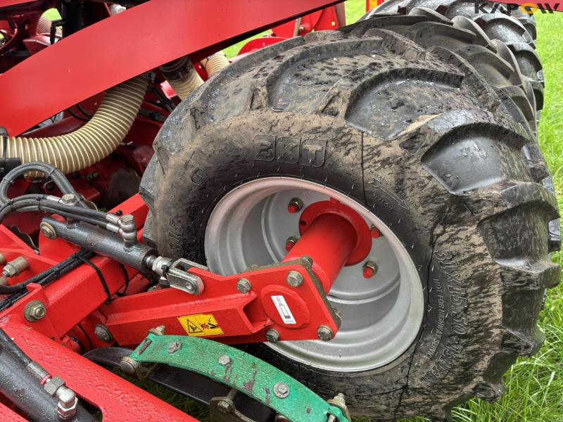 Kverneland U-Drill 4000 plus with HE-VA pits 28