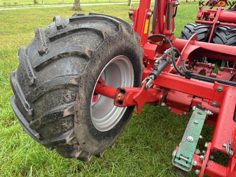 Kverneland U-Drill 4000 plus with HE-VA pits 29