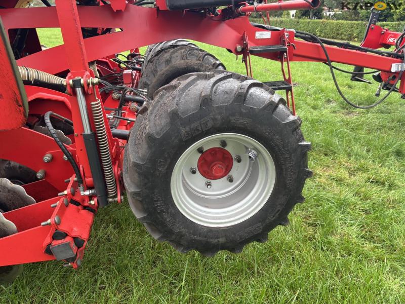 Kverneland U-Drill 4000 plus with HE-VA pits 30