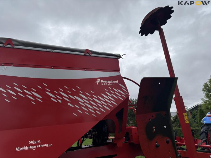 Kverneland U-Drill 4000 plus with HE-VA pits 33