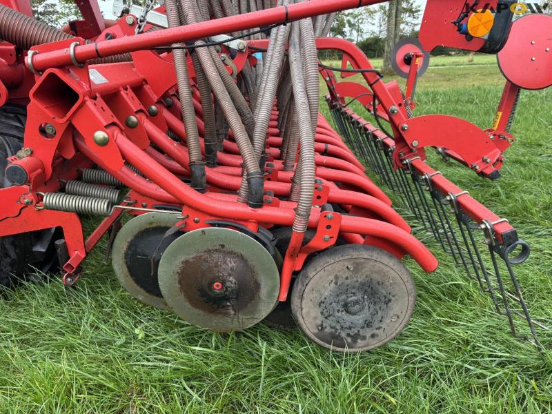Kverneland U-Drill 4000 plus with HE-VA pits 55