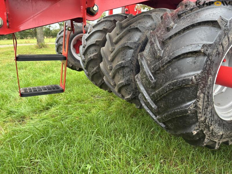 Kverneland U-Drill 4000 plus with HE-VA pits 74