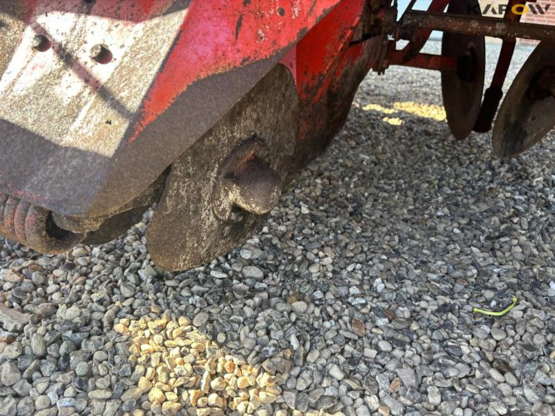 Kverneland UN 3200 potato planter 12