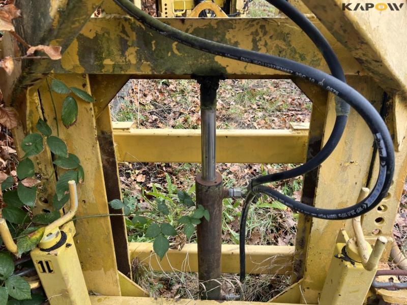 Laigaard snow plow hitch for truck 10