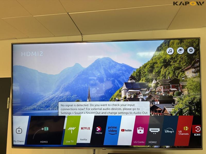 LG 65UJ670V television 1