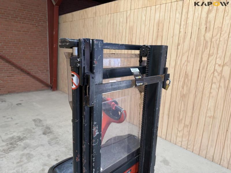 Linde L10 electric stacker 11