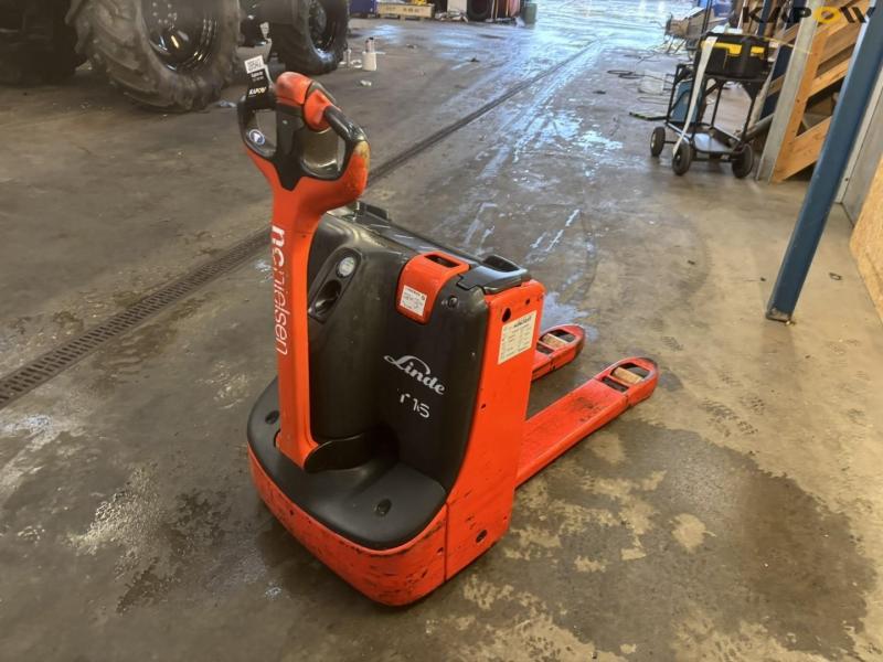 Linde T16 electric stacker 4