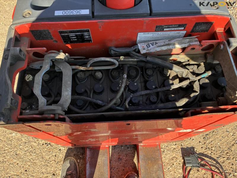 Linde T20AP electric stacker 10