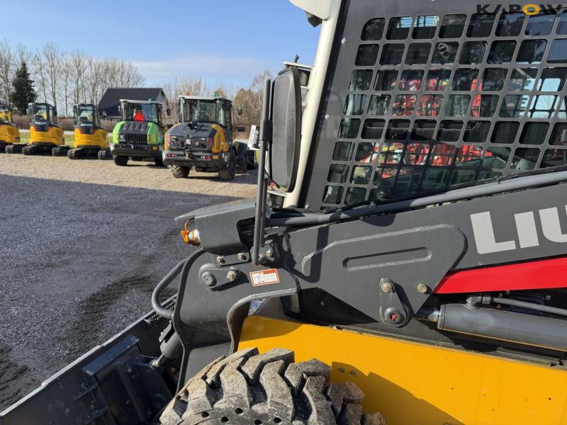 Liugong 385B skid steer loader 10