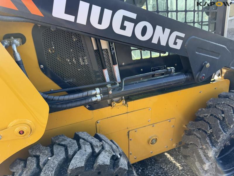 Liugong 385B skid steer loader 18