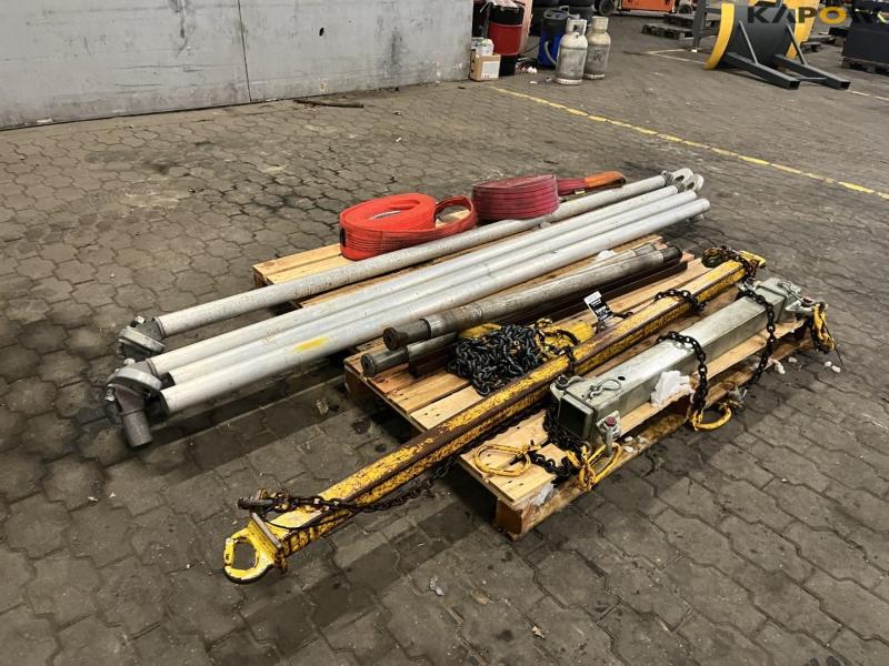 Lifting yoke and cable of rollers for drums 3