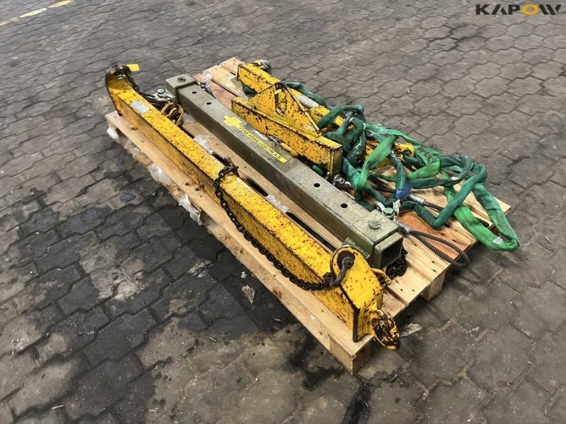 Lifting yoke for crane 5