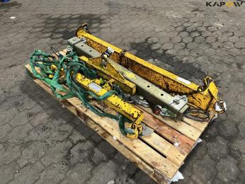 Lifting yoke for crane