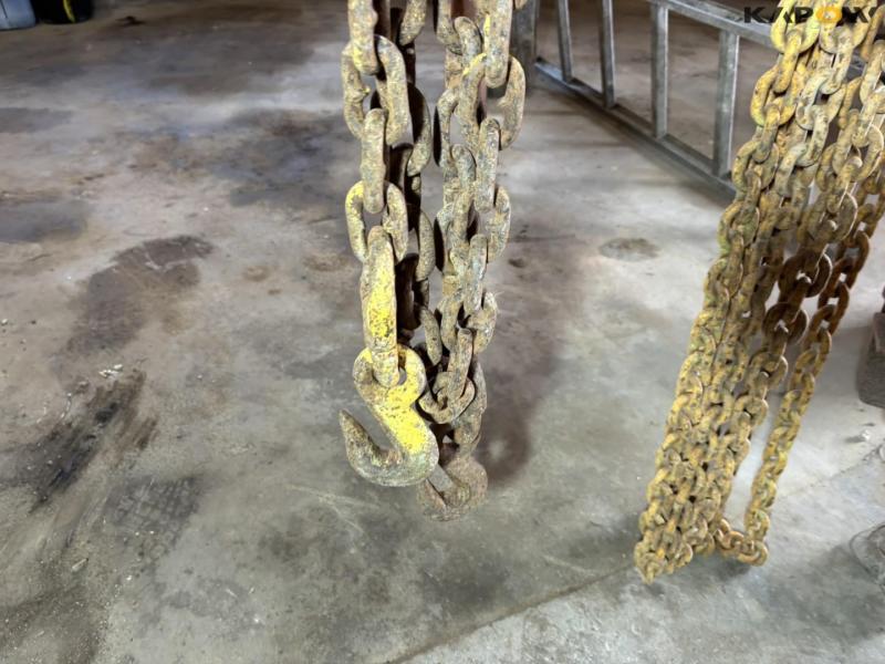 Lifting chains 10