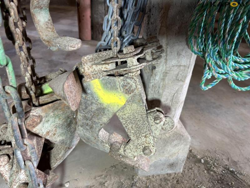 Lifting chains 16