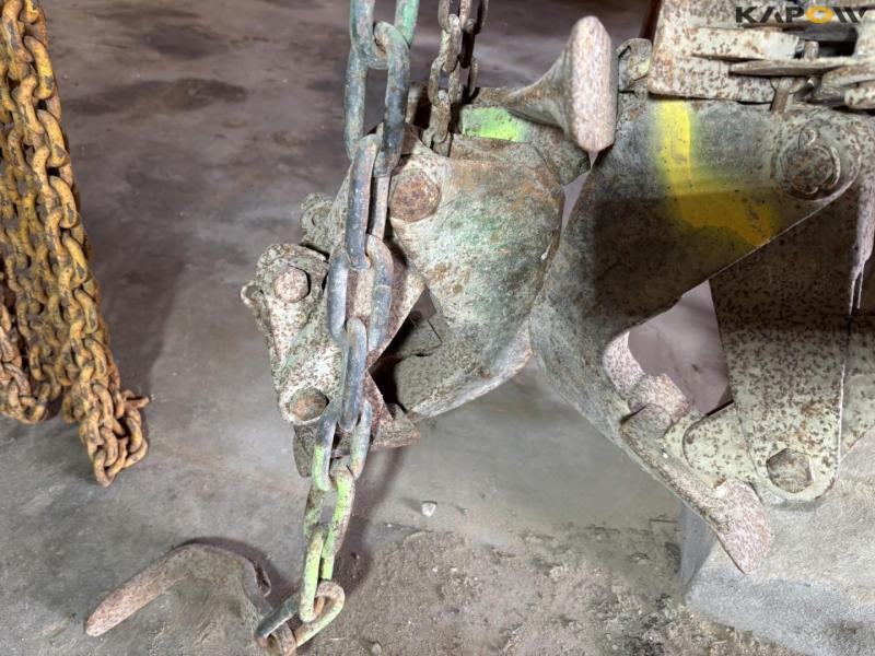 Lifting chains 17
