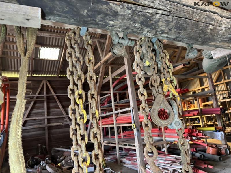 Lifting chains 27
