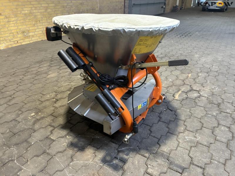 LS Cosmo P-Pro 180 salt spreader - NEW 2