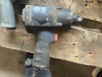 Air wrenches 18