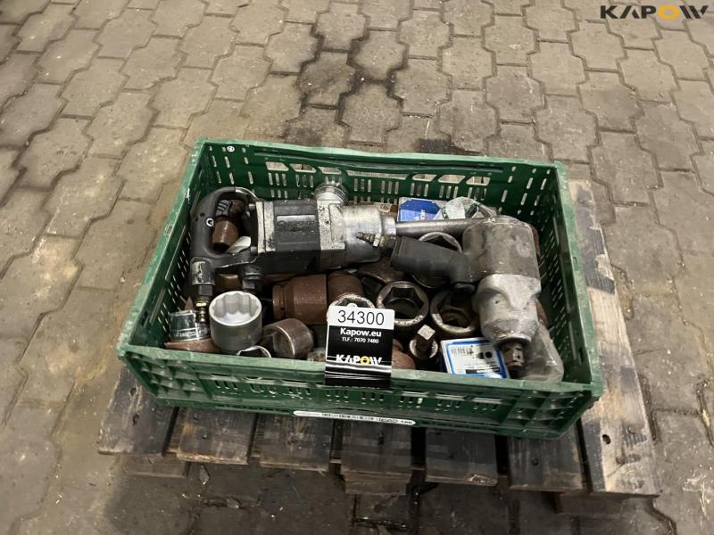 Air impact wrench with sockets 2