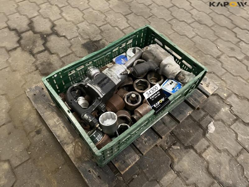 Air impact wrench with sockets 3