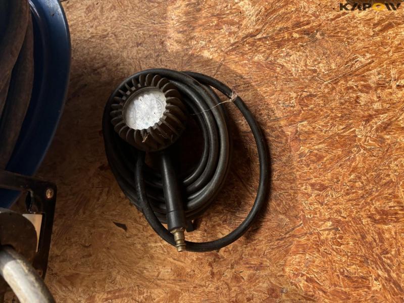 Air hose reel + various air guns 4