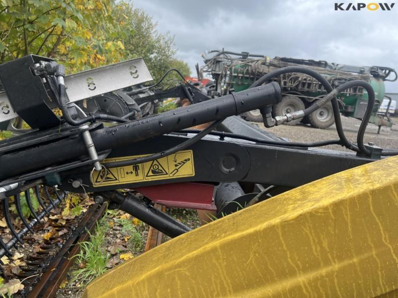 Macdon FD245 header 35
