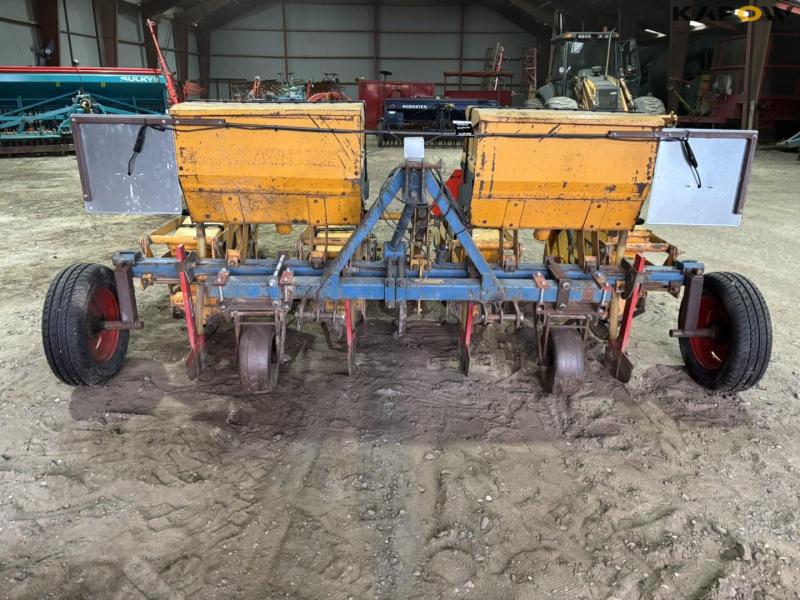Corn seeder - 4 rows. 2
