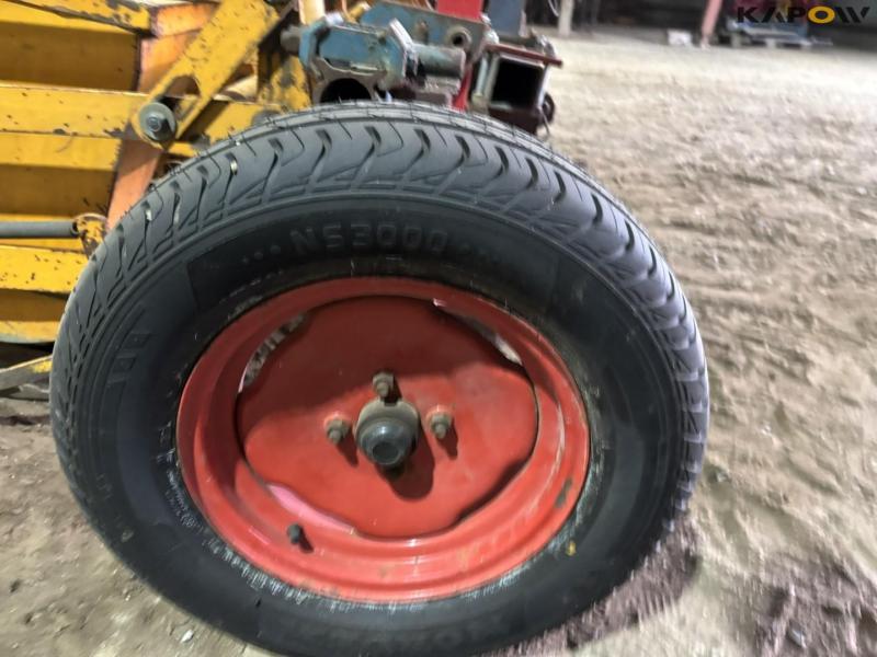 Corn seeder - 4 rows. 17